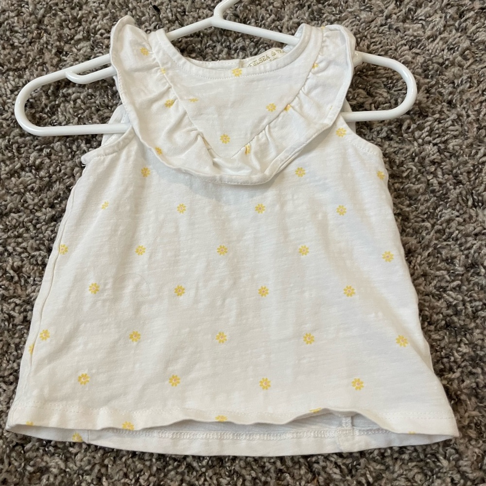 Chelsea & Violet daisy ruffle tank